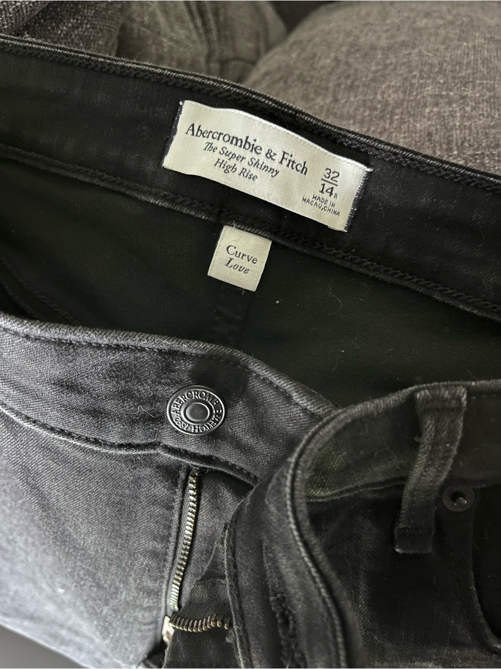 Abercrombie & Fitch Curve Love Super Skinny Jeans in Black